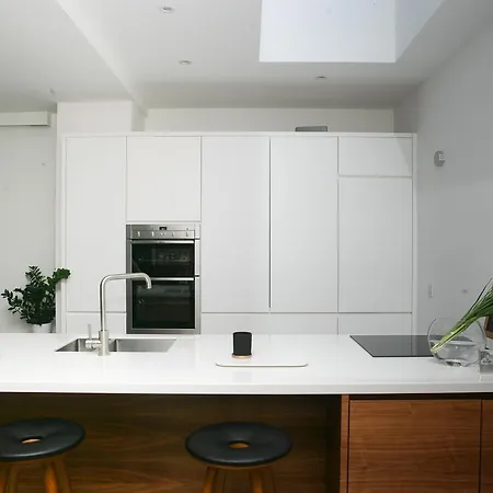 Bright 2 Bedroom In Central Appartement