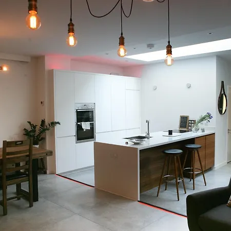 شقة Bright 2 Bedroom In Central *